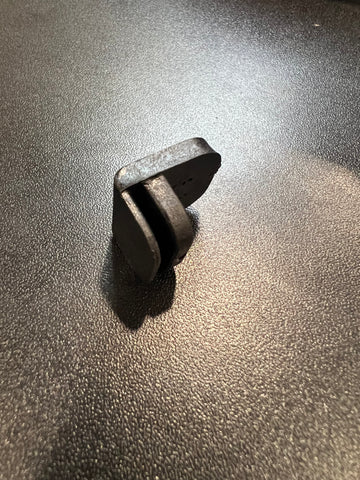 BODY MOUNTING CLIP, V
